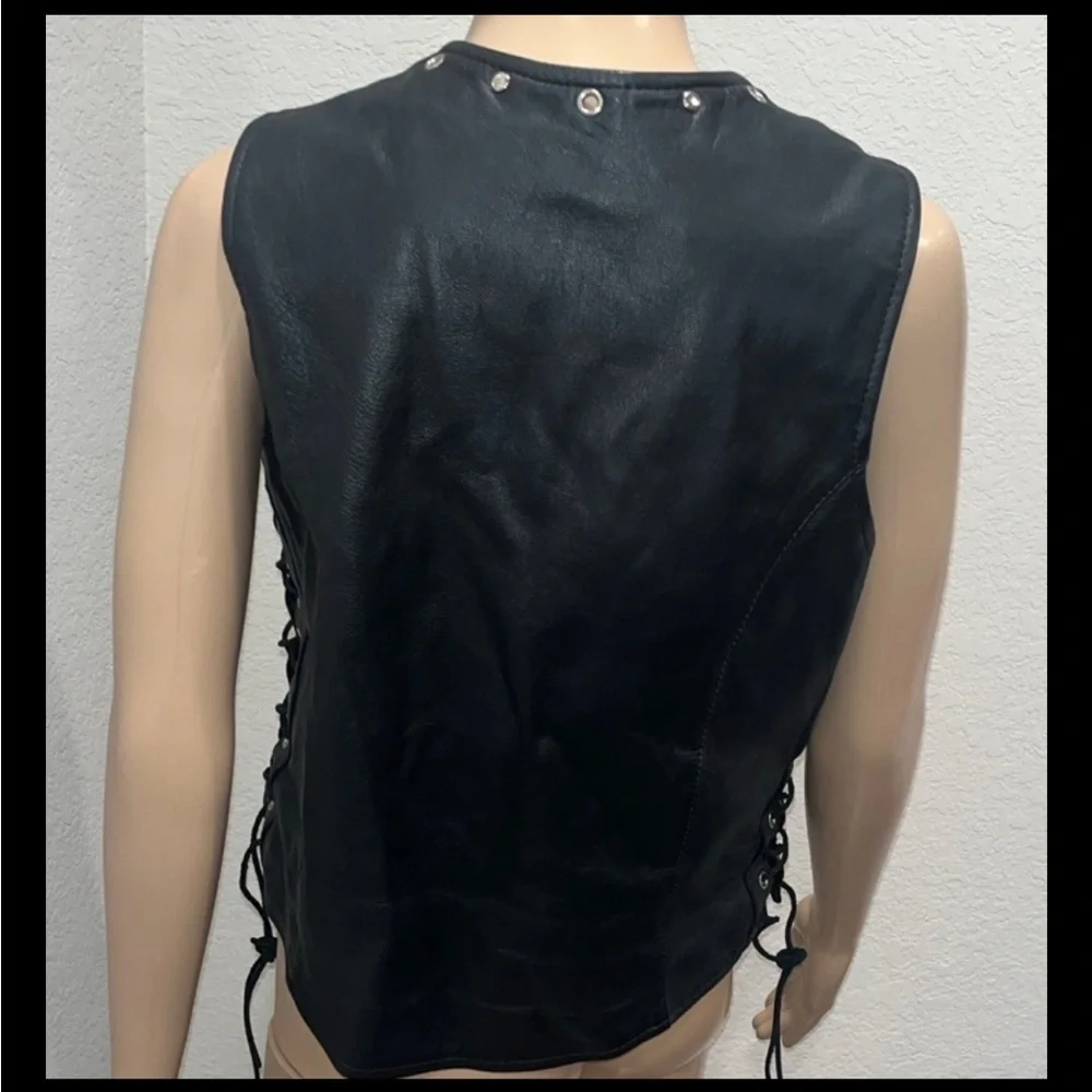 Vintage Milwaukee Black Leather Biker’s Vest with studded Eyelet Detailing - Picture 4 of 6